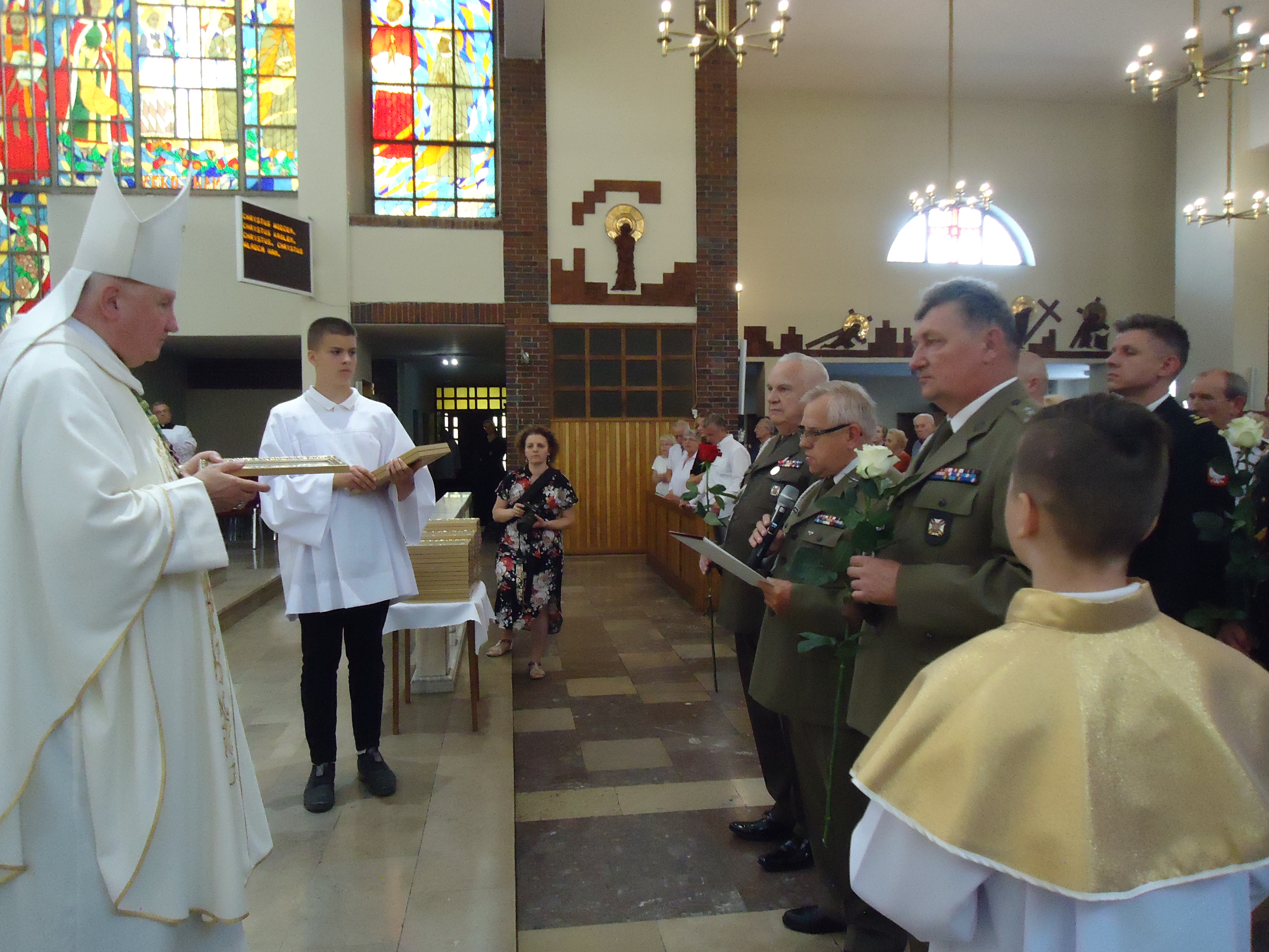 Uroczystość intronizacji w kościele w Nowym Dworze Mazowieckim z udziałem delegacji ZOR RP