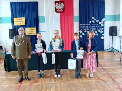 Wręczenie nagród uczniom SP nr 4 w Łodzi – laureatom ogólnopolskiego konkursu historycznego zorganizowanego przez ZOR RP