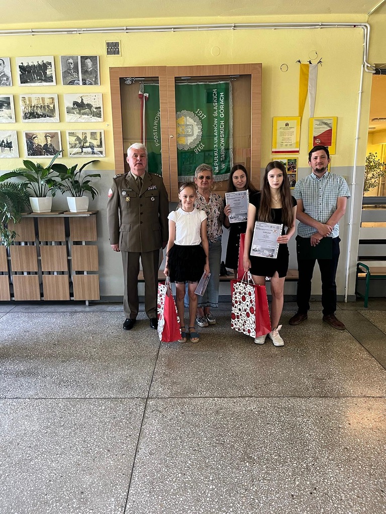 Uczniowie SP nr 8 w Tarnowskich Górach laureatami konkursu  „80 rocznica bitwy o Monte Cassino” zorganizowanego przez ZOR RP