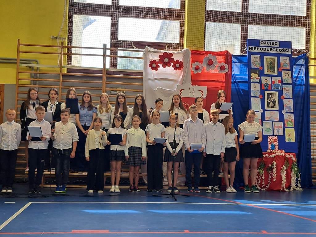 Nagrody dla uczniów ze Szkoły Podstawowej w Konarach i w Zawadzie k. Częstochowy – laureatów ogólnopolskiego konkursu o Marszałku J. Piłsudskim Nagrody dla uczniów ze Szkoły Podstawowej w Konarach i w Zawadzie k. Częstochowy – laureatów ogólnopolskiego konkursu o Marszałku J. Piłsudskim