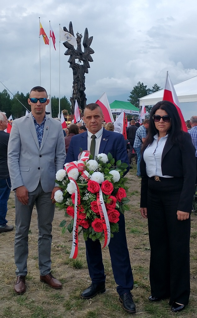 Rocznica krwawej niedzieli przy pomniku „Rzeż Wołyńska" w Domostawie Rocznica krwawej niedzieli przy pomniku „Rzeż Wołyńska" w Domostawie